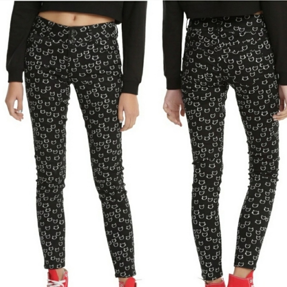 Black Heart Cat Skinnies